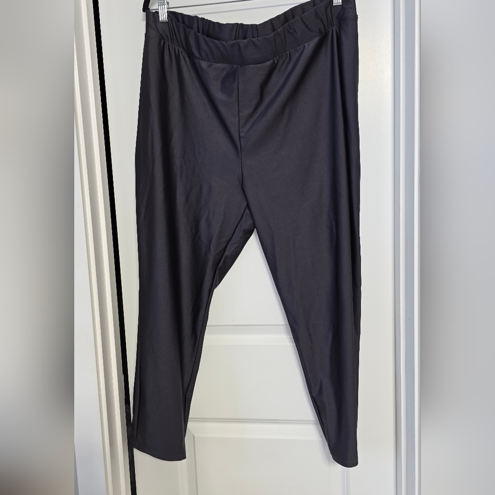 Torrid Charcoal Shine Comfort Cropped Leggings Size 4